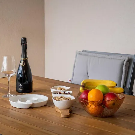 Spacious With Sea View And Terrace Apartman Povljana