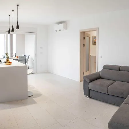 Spacious With Sea View And Terrace * Povljana