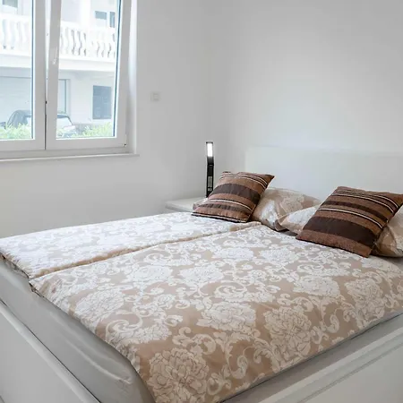 Apartman Spacious With Sea View And Terrace Povljana
