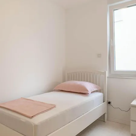 Spacious With Sea View And Terrace * Povljana
