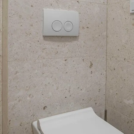 Spacious With Sea View And Terrace Apartman Povljana