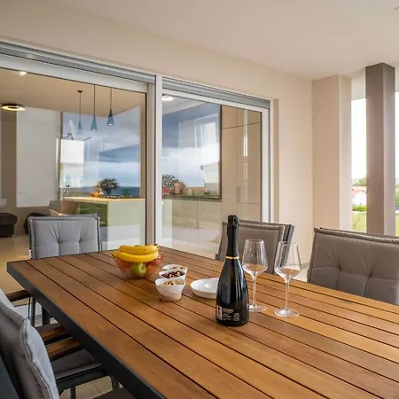 Apartman Spacious With Sea View And Terrace