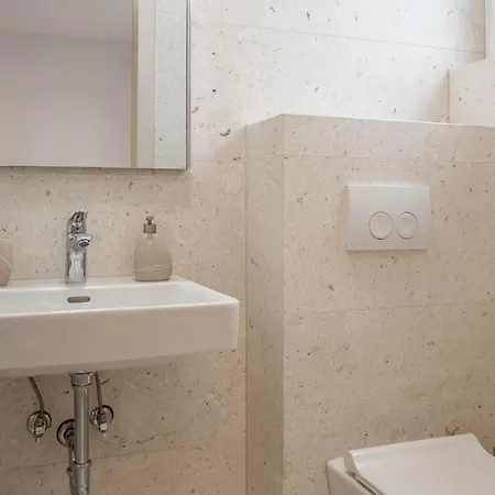 Spacious With Sea View And Terrace Apartman *